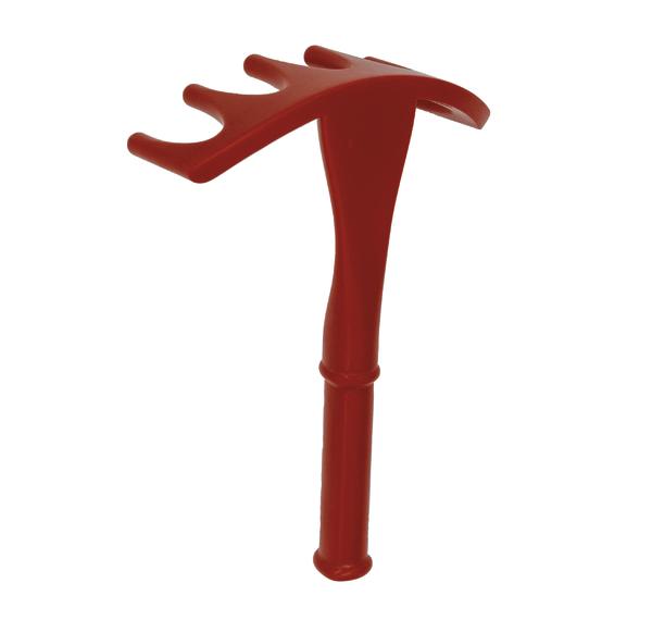 Roter Kunststoff-Rechen aus Kunststoff als Kinder-Sandspielzeug.