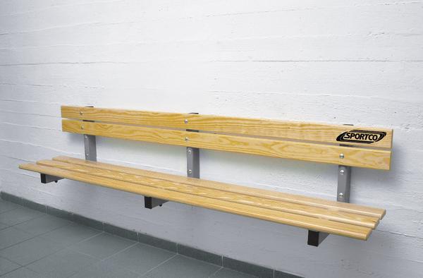 Umkleidebank mit Rückenlehne an weißer Wand, moderne Sitzgelegenheit für Innenräume.