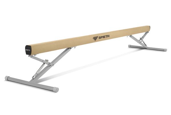 Schwebebalken Spieth aus Holz mit Metallgestell für Turnübungen, beige und silberfarben.