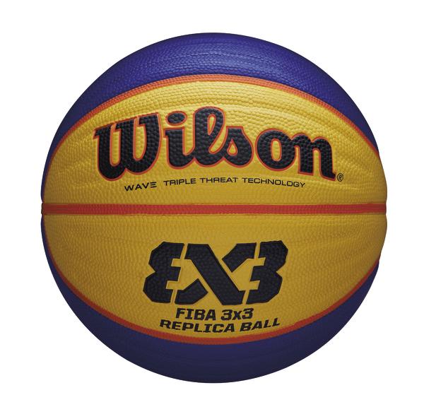 Wilson FIBA 3x3 Basketball in Gelb und Blau mit Triple Threat Technologie.