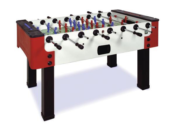 Tischkicker mit roten und blauen Spielfiguren, weiß-rotem Gehäuse und schwarzen Beinen.