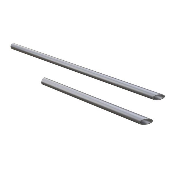 Zwei silberne, gebogene Metallrohre unterschiedlicher Länge auf weißem Hintergrund.