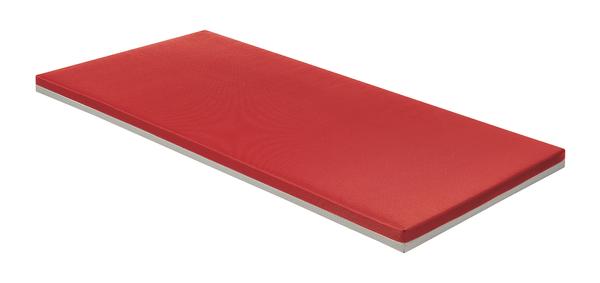 Rote Schaumstoff-Matratzenauflage für zusätzlichen Schlafkomfort, rechteckig und dünn.