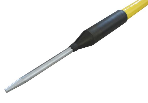 Isolierter gelber Schraubendreher mit flacher Metallspitze und schwarzem Griffbereich.