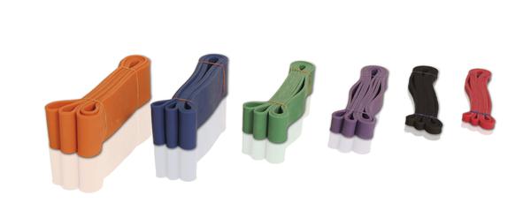 Verschiedene Widerstandsbänder in sechs Farben und Stärken für Fitness und Training.