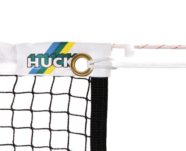 Detailaufnahme eines schwarzen Volleyballnetzes mit weißem Rand und Zugseil, Marke Huck.