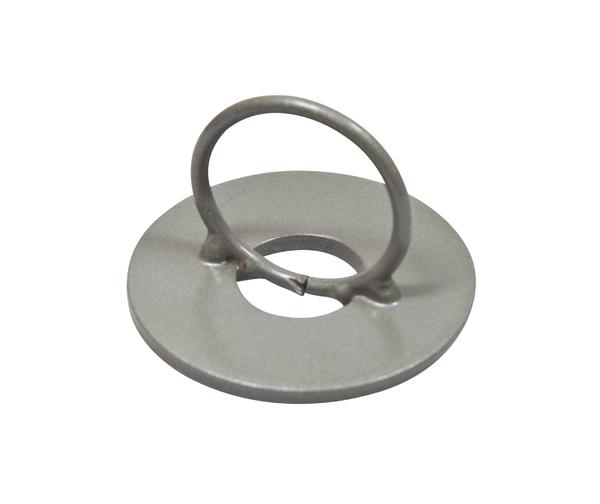 Metallischer Sicherungsring mit Scheibe für Maschinenbauteile, isoliert auf weißem Hintergrund.