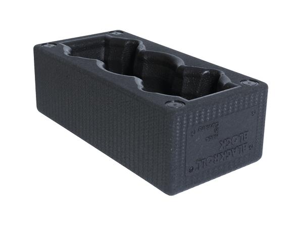 Schwarzer Yogablock mit Fächern.