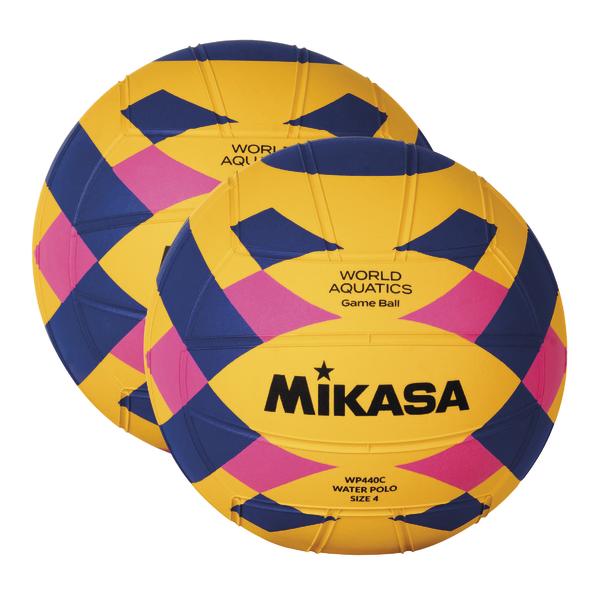 Zwei gelb-blaue Mikasa Wasserball-Spielbälle mit pinken Akzenten, Größe 4, World Aquatics.
