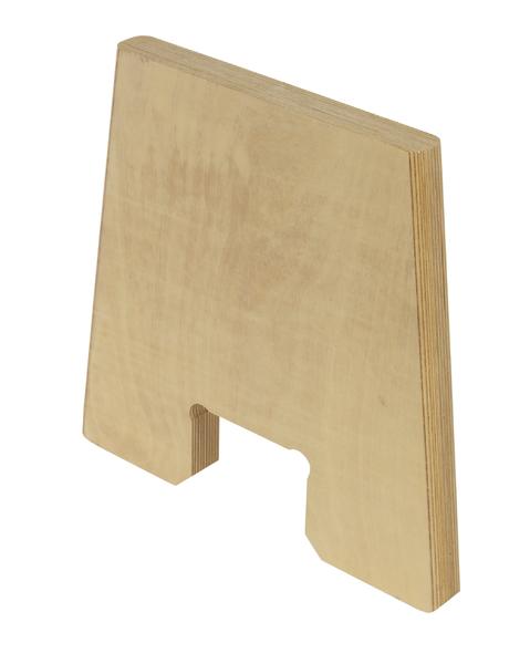 Sperrholzplatte mit Ausschnitt, rechteckig, naturbelassen, für Bau- oder Möbelprojekte.