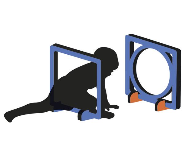 Silhouette eines Kindes, das durch einen blauen Kriechtunnel kriecht.