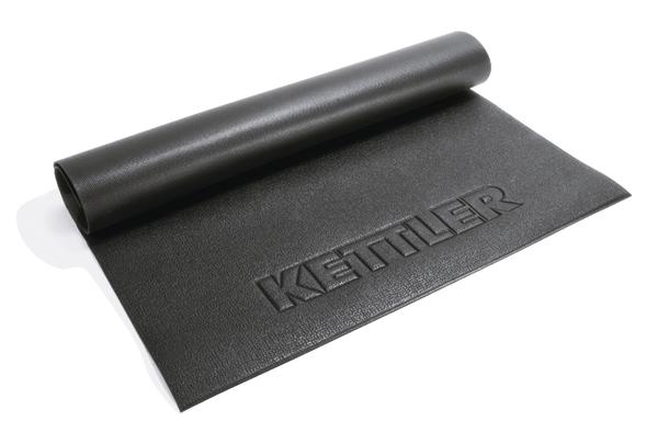 Schwarze gerollte Schutzmatte mit dem Schriftzug "Kettler".