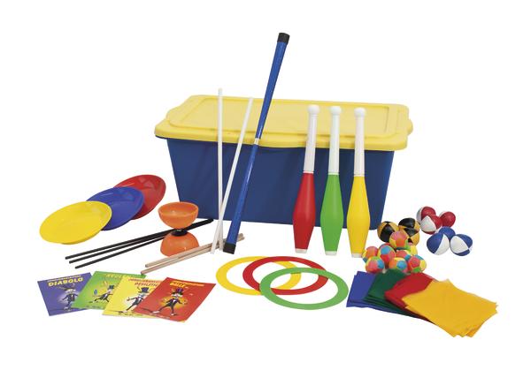 Buntes Jonglier-Set mit Keulen, Bällen, Diabolos, Ringen und Tüchern in Aufbewahrungsbox.