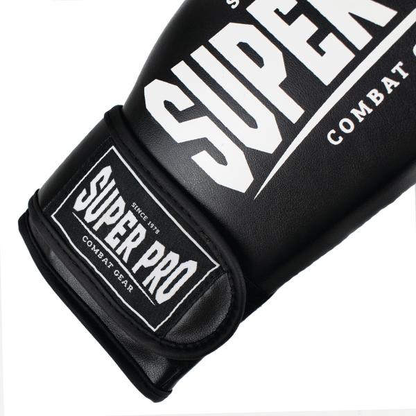 Schwarzer Super Pro Boxhandschuh aus Leder mit weißem Logo und Klettverschluss.