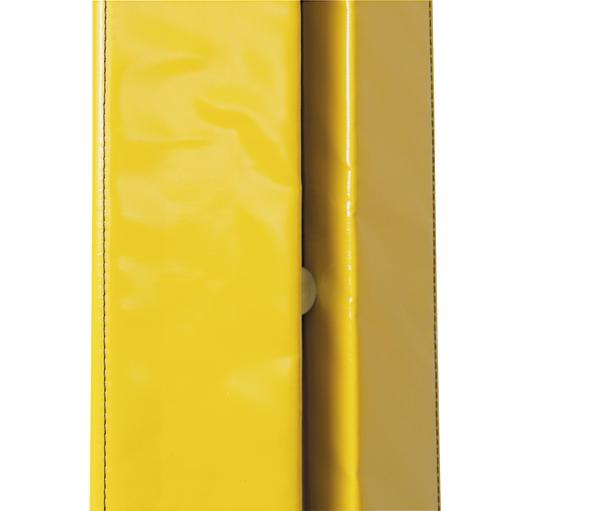 Gelbes, glänzendes Material mit Naht, Nahaufnahme eines Schutzpolsters.