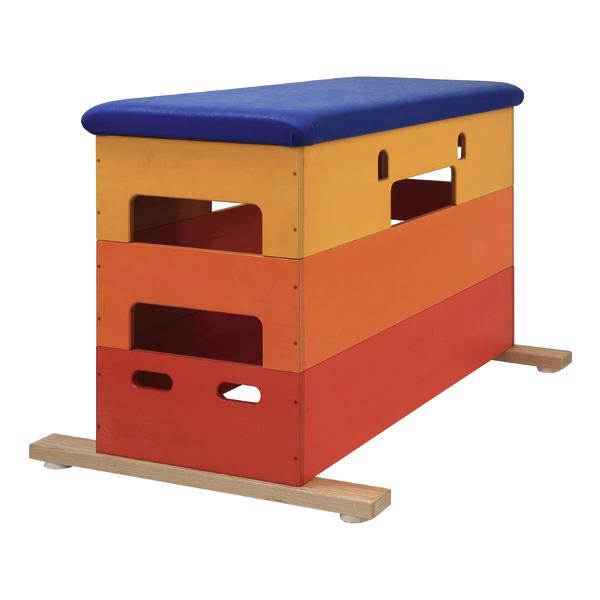 Mehrfarbiger Turnkasten mit gepolstertem blauen Deckel für Sport und Gymnastik.