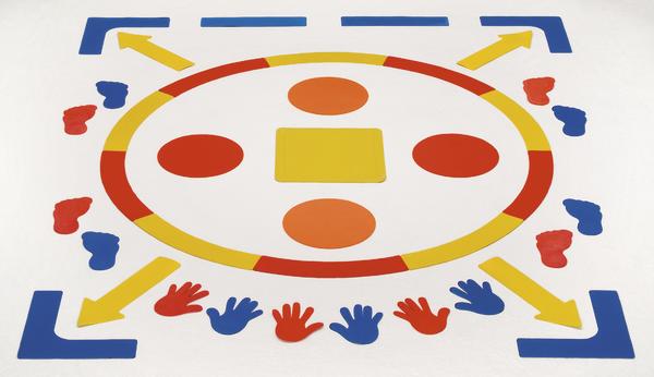 Bunte Bodenmarkierungen mit Händen, Füßen und Pfeilen für Bewegungsspiele und Koordination.