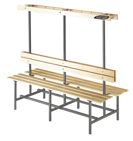 Umkleidebank aus Holz mit Metallgestell und integrierten Hakenleisten für Sportumkleiden.