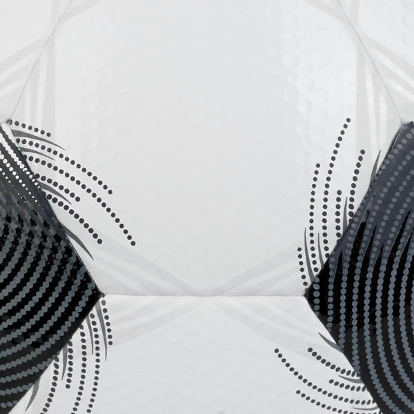 Weißer DERBYSTAR Apus TT Fußball mit schwarzem Spiraldesign Detailansicht Balldesign