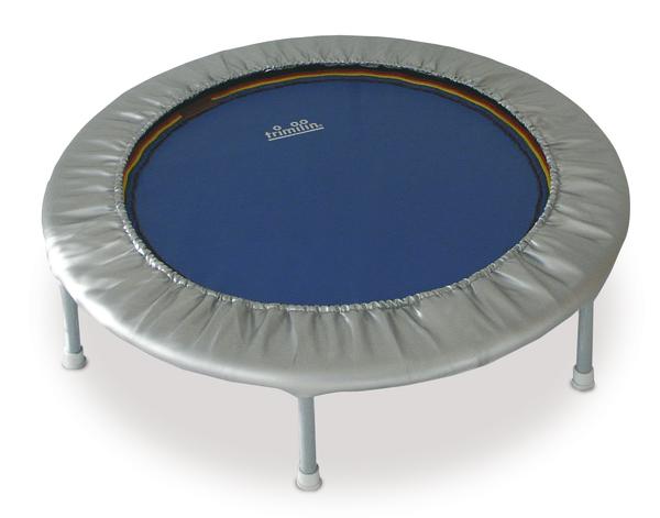 Kleines rundes Fitness-Trampolin mit blauem Sprungtuch und silberner Umrandung auf weißen Beinen.