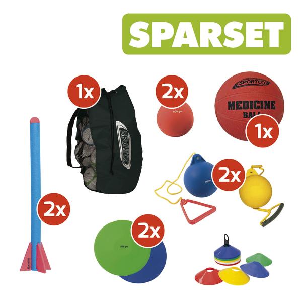 Sport-Set mit Medizinball, Wurfstöcken, Markierungshütchen und Bällen in Tragetasche.