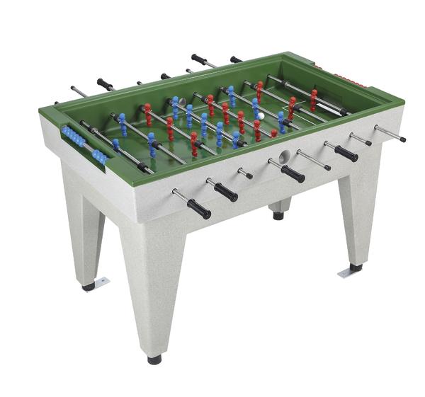 Tischkicker mit roten und blauen Spielfiguren auf grünem Spielfeld und weißem Gestell.