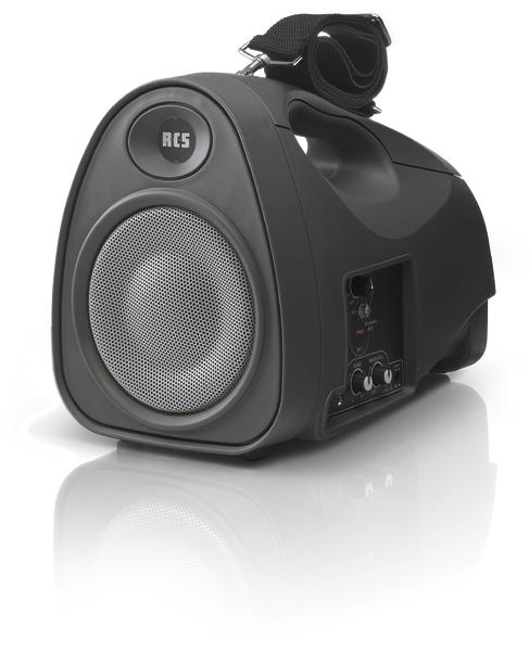 Tragbarer schwarzer RCS Lautsprecher mit Tragegriff und verstellbarem Schultergurt.
