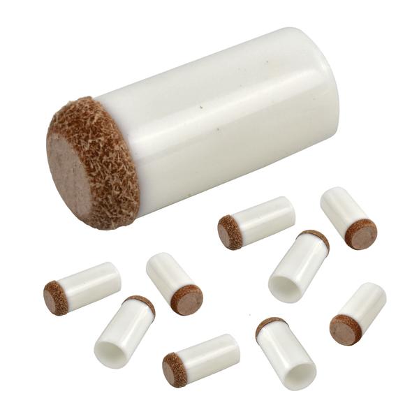 weiße Kunststoffhülle mit Lederbesatz.