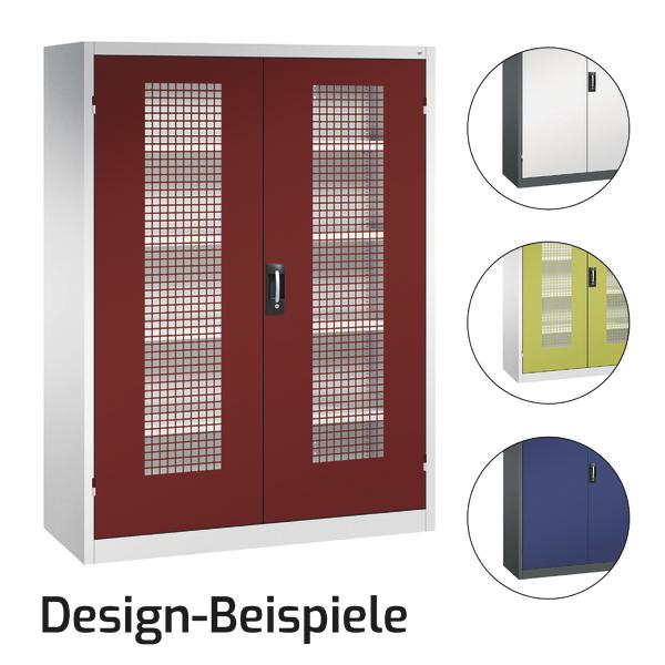 C+P Sportgeräteschrank mit Lochblechtüren in Rubinrot, lichtgrauem Korpus und verschiedenen Farbbeispielen.