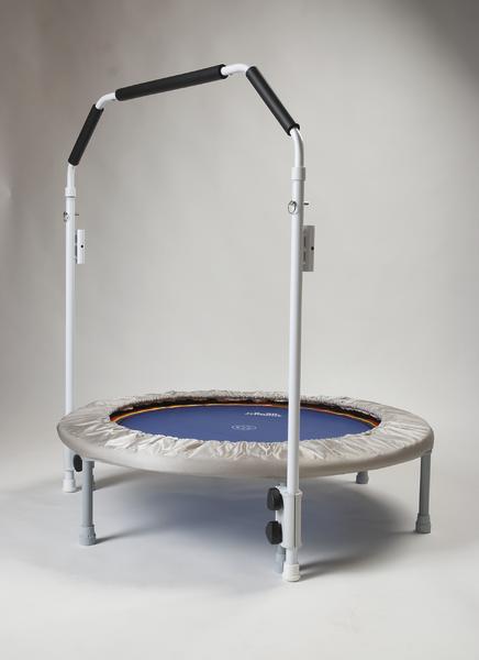 Kleines Fitness-Trampolin mit Haltegriff für Balance und Training zu Hause.