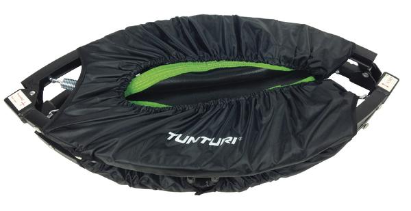 Zusammengeklapptes Tunturi Fitness-Trampolin mit schwarzer Schutzabdeckung und grünem Rand.