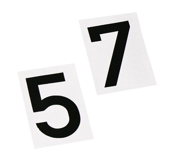 Schwarze Zahlen 5 und 7 auf weißen Karten vor weißem Hintergrund.