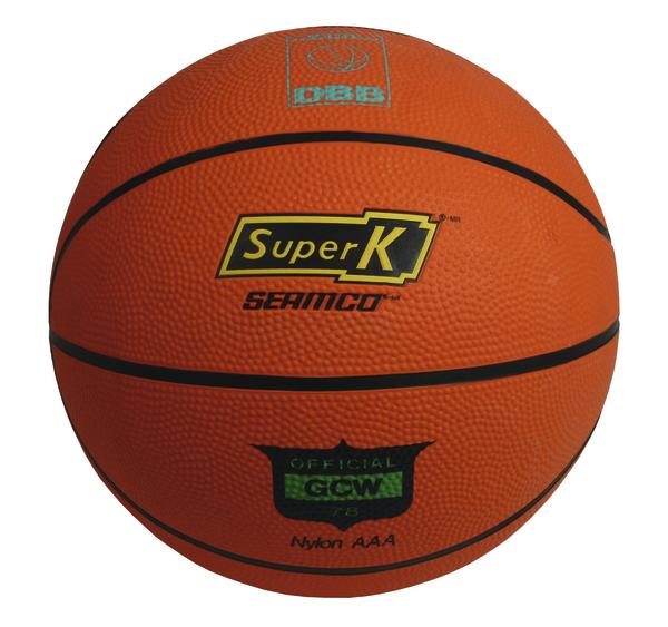 Basketball Super K Seamco orange mit schwarzem Schriftzug und Nylonfäden, offizieller Spielball.