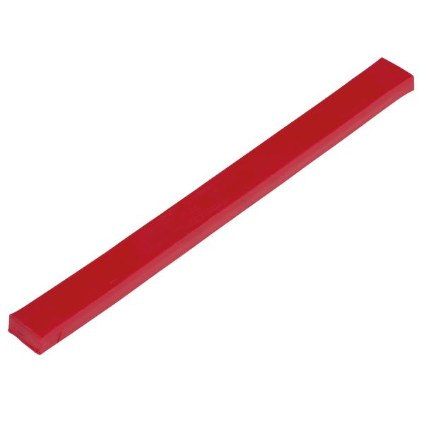 Rote Plastilin-Streifen, lang und rechteckig.