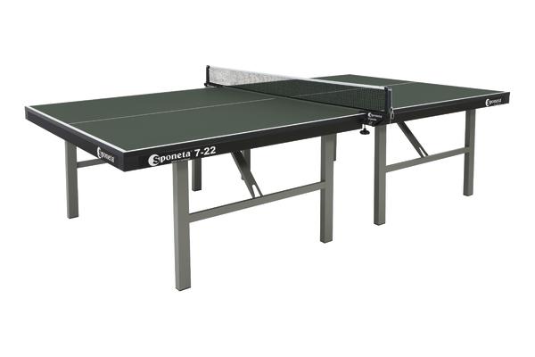 Tischtennisplatte Sponeta 7-22 mit grünem Spielfeld und stabilem Metallgestell.