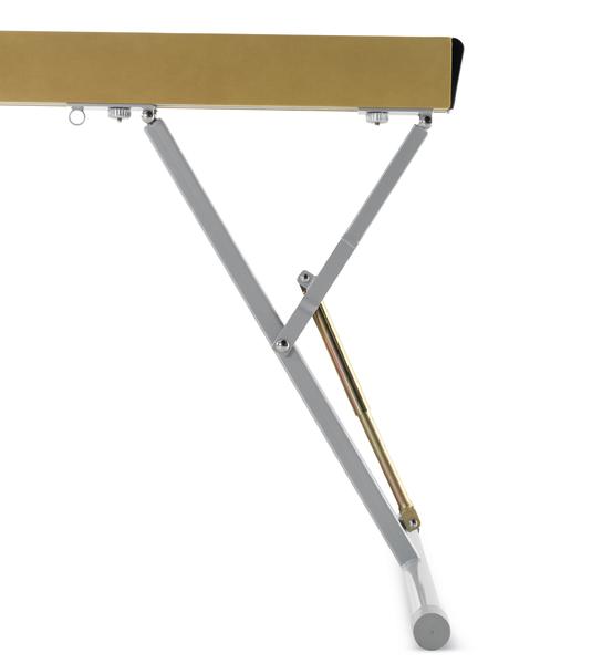 Klappbarer Metalltischbein-Mechanismus mit Gasdruckfeder und Holzplatte, isoliert auf weißem Hintergrund.