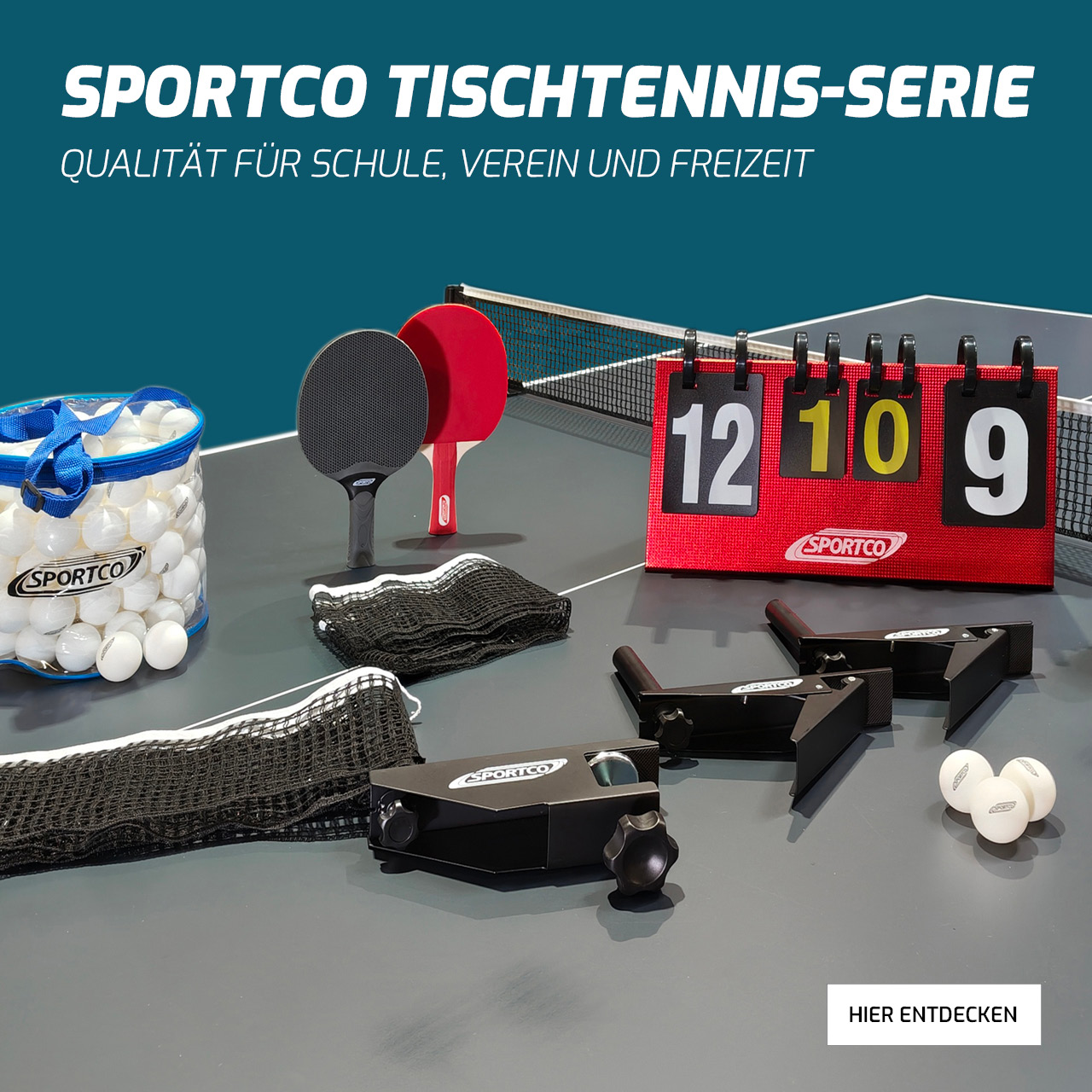 Sportco Tischtennis-Produkte auf einer Tischtennisplatte