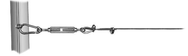 Seilspannsystem mit Spannschraube und Karabinerhaken an Metallpfosten befestigt.