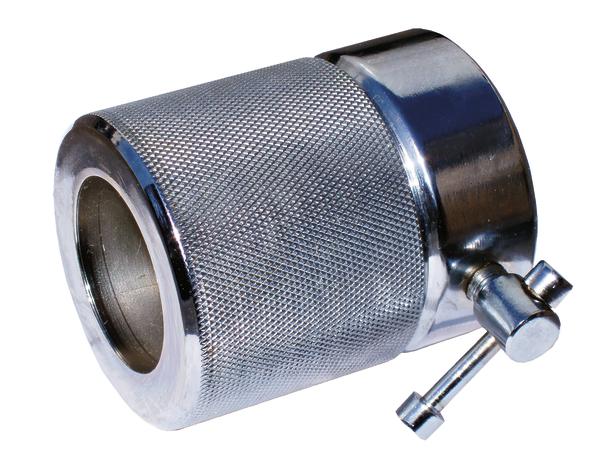 Metallischer Schlauchklemmen-Adapter mit Rändelung und Schraubverschluss, isoliert auf weißem Hintergrund.