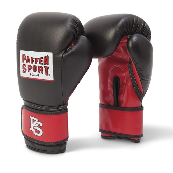 Schwarze und rote Paffen Sport Boxhandschuhe aus Leder, Paar, Nahaufnahme auf weißem Hintergrund.