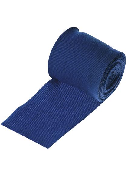 Blaues elastisches Bandage-Kompressionsband, aufgerollt, isoliert auf weißem Hintergrund.