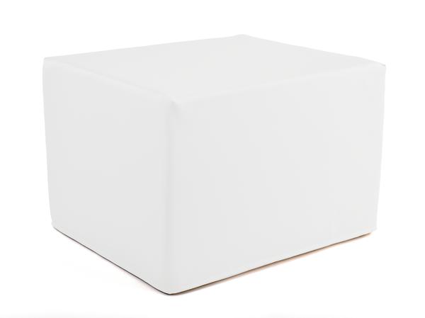 Weißer quadratischer Stufenlage-Würfel/Quader mit glatter Oberfläche, minimalistisches Design, freigestellt.