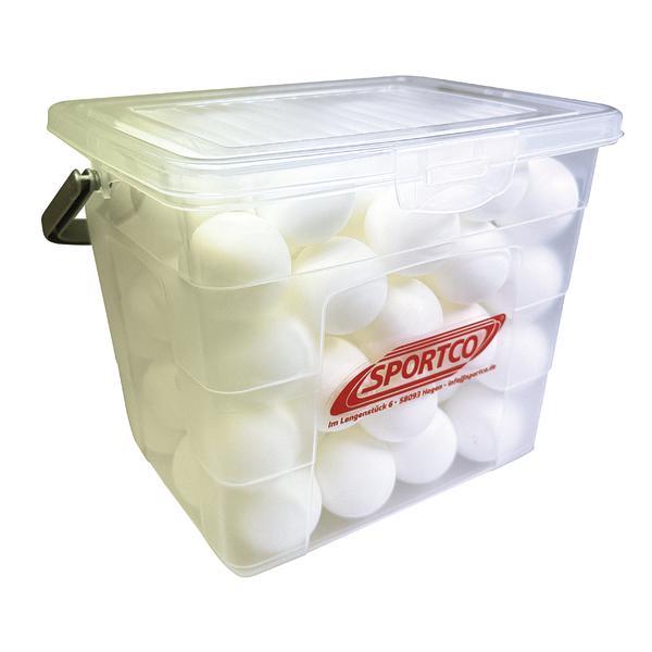 Weiße Tischtennisbälle in einem transparenten Eimer mit Sportco-Logo in der Mitte.