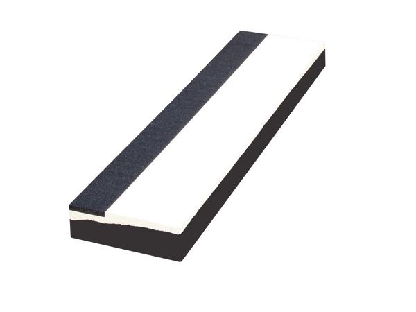 Schwarz-weißerAbsprungbalken für Weitsprung.