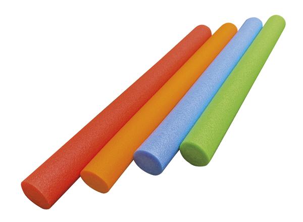 Bunte Schwimmnudel in Rot, Orange, Blau und Grün, ideal für Schwimmen.