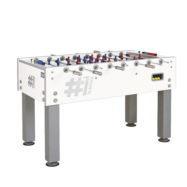 Weißer Tischkicker mit roten und blauen Spielfiguren sowie seitlichem Ballauswurf.