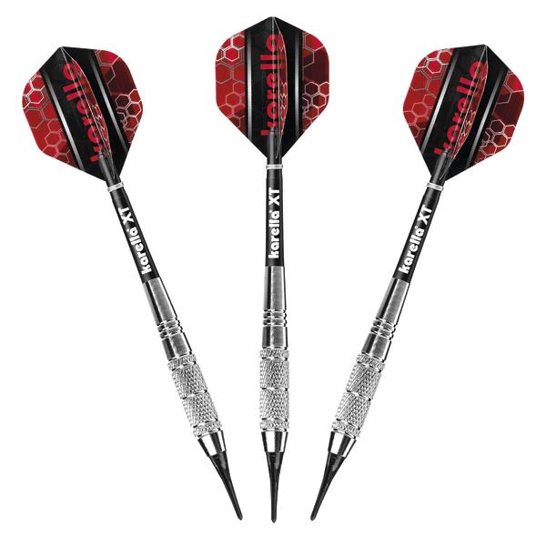 Drei professionelle Darts mit roten Flights und schwarzem Schaft, Modell Karelia XT.