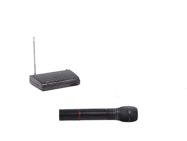 Drahtloses Mikrofon mit Empfänger und Antenne. Schwarzes kabelloses Handmikrofon mit rotem Ring.