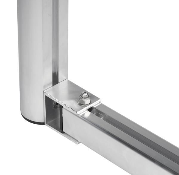 Edelstahlverbindungselement mit Schraube für rechteckige Rohre, Nahaufnahme.