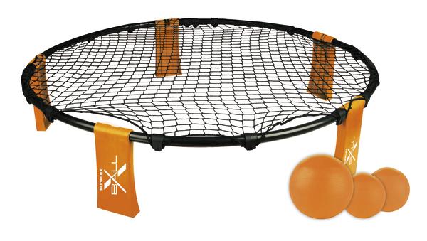 Spikeball Set mit Netz und drei orangen Bällen für Outdoor-Spiele